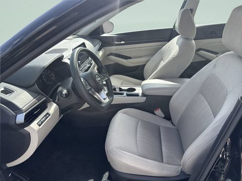 Used 2025 Nissan Altima 2.5 SV FWD image 10
