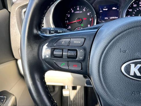 Used 2017 Kia Sedona LX w/ LX Essentials Premium Package FWD image 23