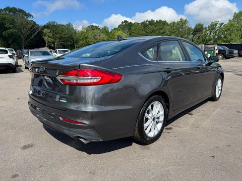 Used 2019 Ford Fusion SE FWD image 5