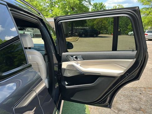 Used 2021 BMW X7 M50i AWD/4WD image 25