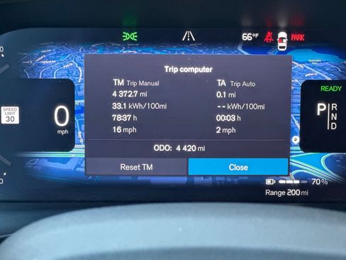 Certified 2025 Volvo EX40 Plus w/ Climate Package RWD image 28