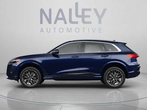 Used 2025 Audi Q5 Premium w/ Convenience Package image 2