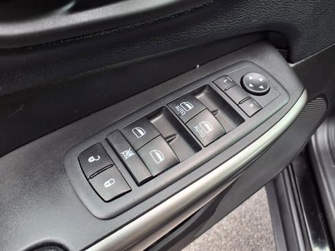 Used 2020 Jeep Cherokee Limited image 16