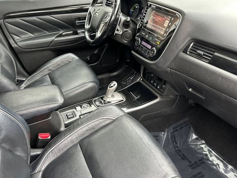 Used 2018 Mitsubishi Outlander GT image 18