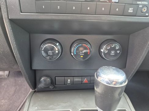 Used 2011 Dodge Nitro Heat RWD image 22