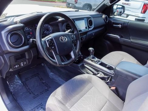Used 2019 Toyota Tacoma TRD Sport w/ Technology Package AWD/4WD image 13