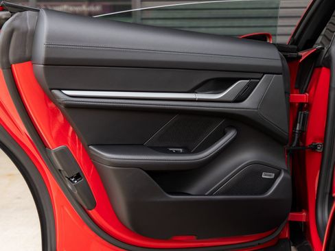 Certified 2025 Porsche Taycan AWD/4WD image 33