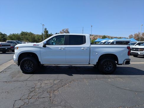 Used 2023 Chevrolet Silverado 1500 LT w/ Z71 Off-Road Package AWD/4WD image 7