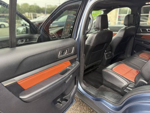 Used 2019 Ford Explorer XLT w/ Equipment Group 202A AWD/4WD image 15