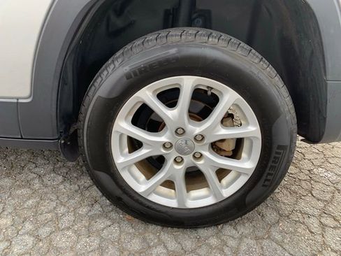 Used 2016 Jeep Cherokee Latitude w/ Comfort & Sound Group image 29