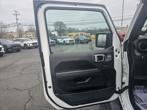 Used 2023 Jeep Gladiator Overland w/ Popular Equipment Package image 12