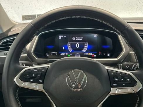 Used 2024 Volkswagen Tiguan SE w/ Panoramic Sunroof Package AWD/4WD image 11