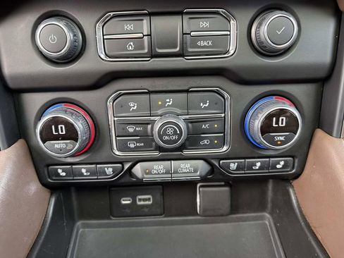 Used 2022 Chevrolet Suburban High Country image 26