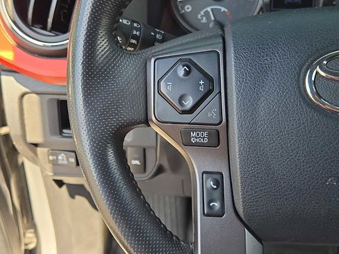 Used 2018 Toyota Tacoma TRD Sport AWD/4WD image 20