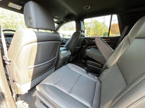 Used 2021 Cadillac Escalade Luxury image 27