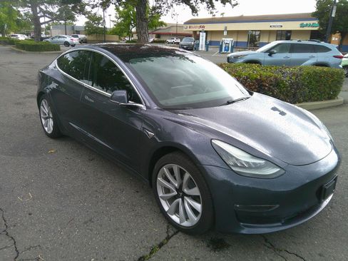 Used 2018 Tesla Model 3 Long Range RWD image 3
