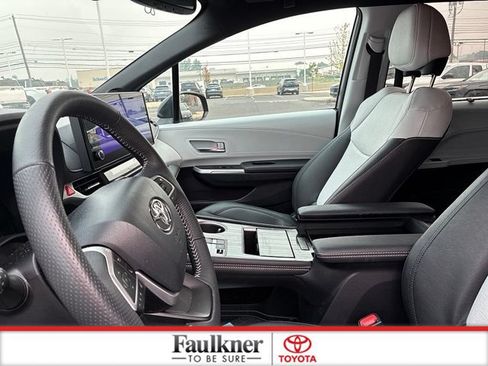 Used 2025 Toyota Sienna XSE w/ XSE Plus Package AWD/4WD image 26