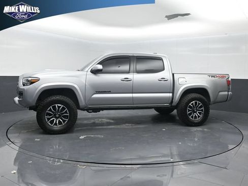 Used 2021 Toyota Tacoma TRD Sport w/ Technology Package AWD/4WD image 4