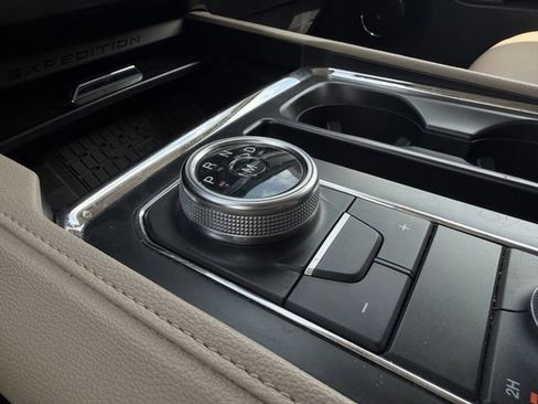 Used 2024 Ford Expedition Max XLT image 20