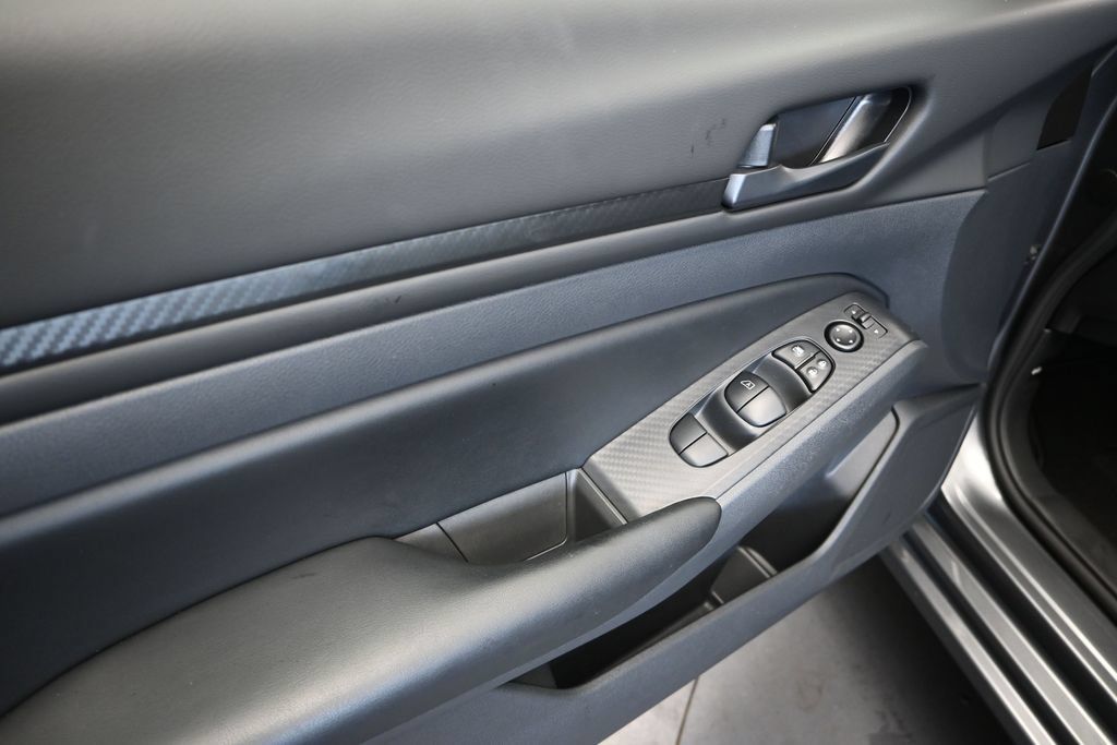 Used 2025 Nissan Altima 2.5 S FWD image 11