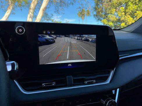 Used 2025 Chevrolet Equinox LT image 17