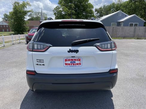 Used 2019 Jeep Cherokee Latitude Plus AWD/4WD image 5