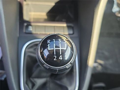 Used 2012 Volkswagen Golf 2-Door FWD image 13