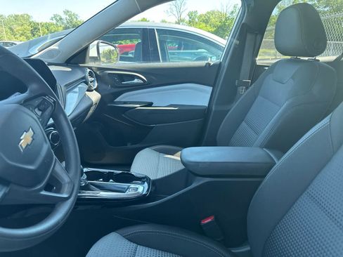Used 2025 Chevrolet Trax LT FWD image 32
