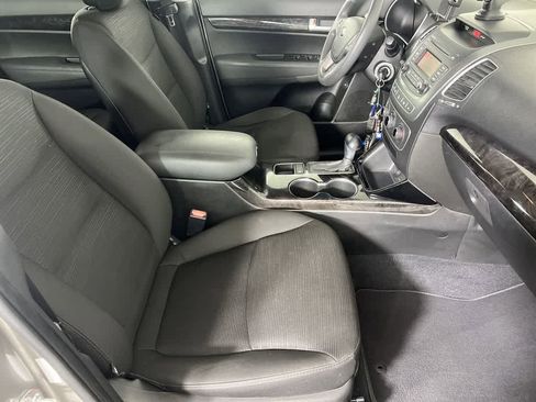 Used 2014 Kia Sorento LX image 26