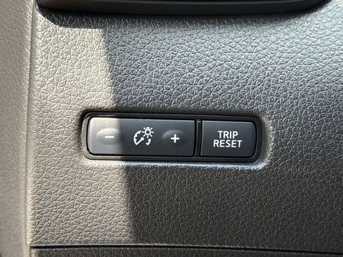 Used 2020 Nissan Rogue Sport SV AWD/4WD image 44