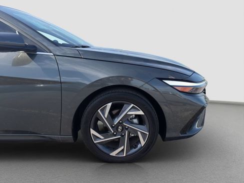 Used 2024 Hyundai Elantra SEL w/ Convenience Package FWD image 23