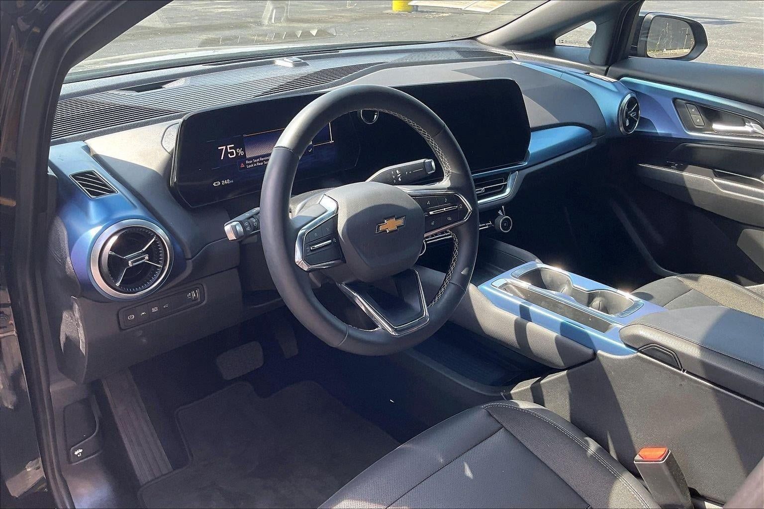 Used 2025 Chevrolet Equinox EV LT w/ Convenience Package FWD image 14
