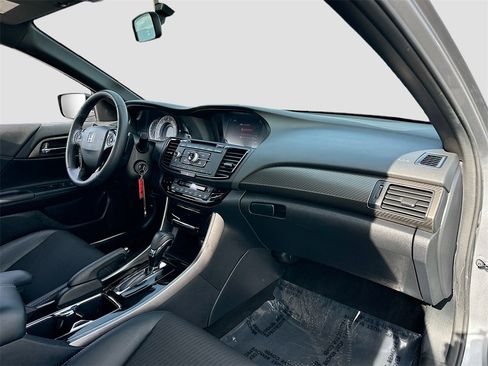 Used 2017 Honda Accord Sport image 26