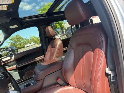 Used 2022 Ford Expedition Limited RWD image 10