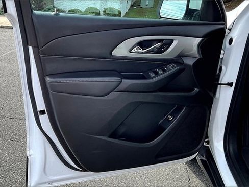 Used 2021 Chevrolet Traverse LT image 9