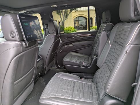 Certified 2024 Cadillac Escalade ESV Premium Luxury Platinum AWD/4WD image 12