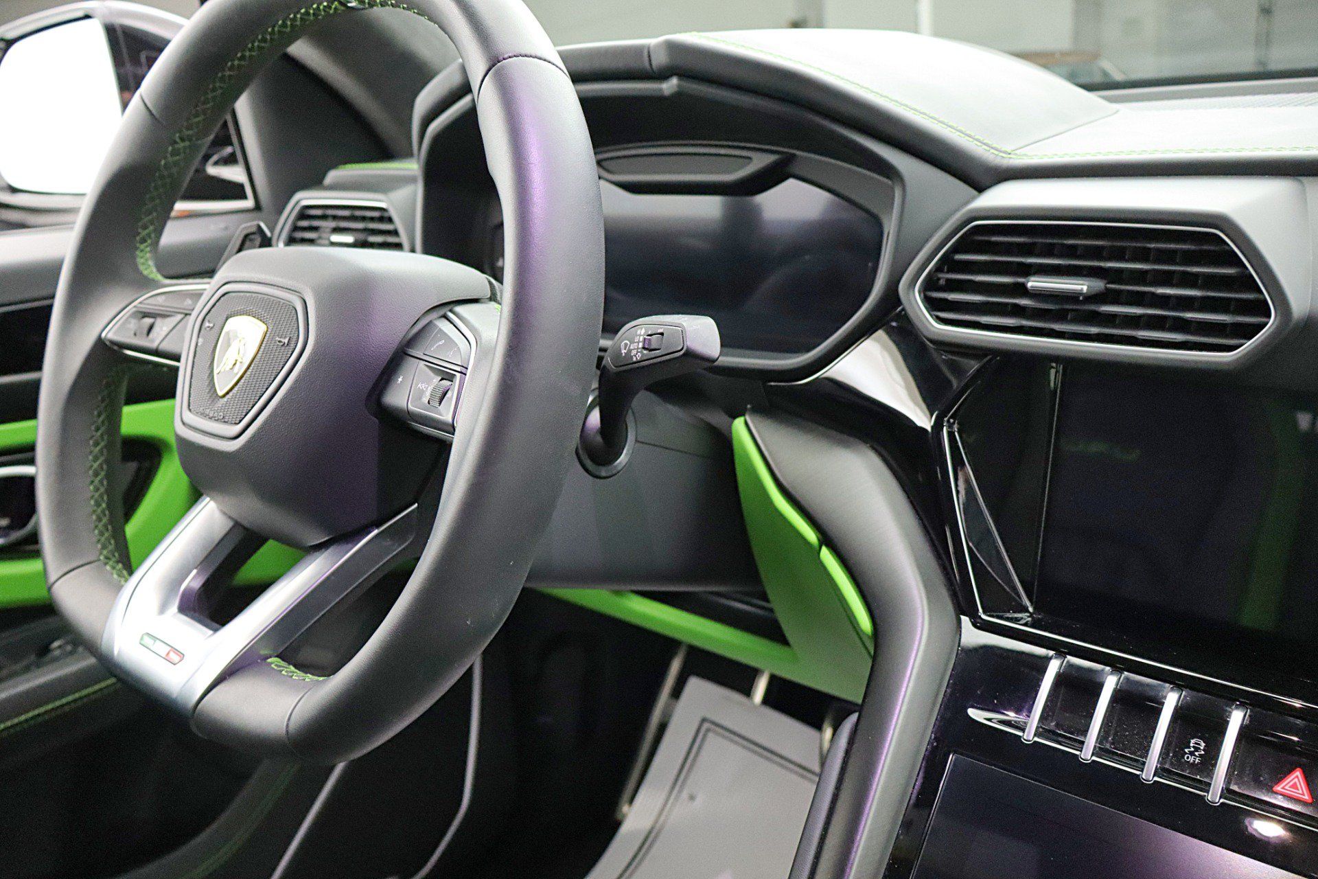 Used 2024 Lamborghini Urus S AWD/4WD image 34