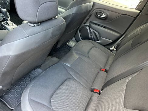 Used 2020 Jeep Renegade Altitude AWD/4WD image 11