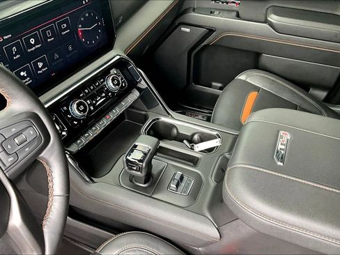Used 2023 GMC Sierra 1500 AT4 w/ Technology Package AWD/4WD image 17