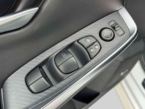 Used 2025 Nissan Sentra SR w/ SR Premium Package image 16