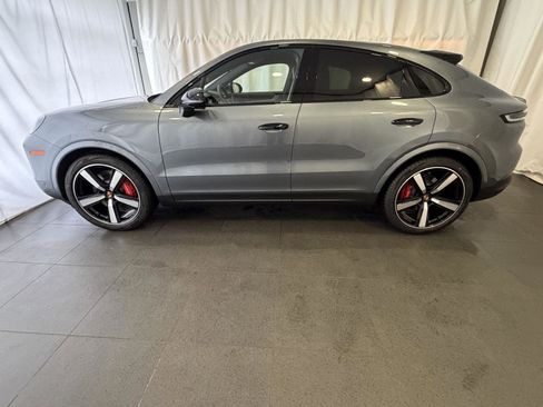 New 2026 Porsche Cayenne S image 2