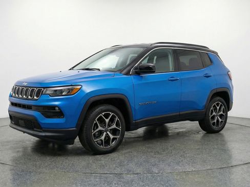 Used 2025 Jeep Compass Limited image 3