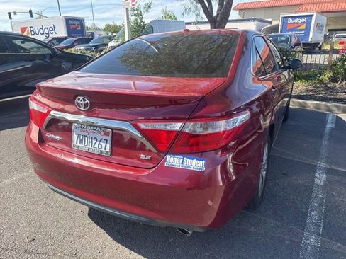 Used 2017 Toyota Camry SE w/ Moonroof Package FWD image 11