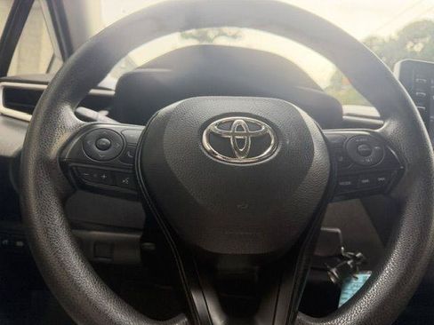 Used 2021 Toyota Corolla LE FWD image 17