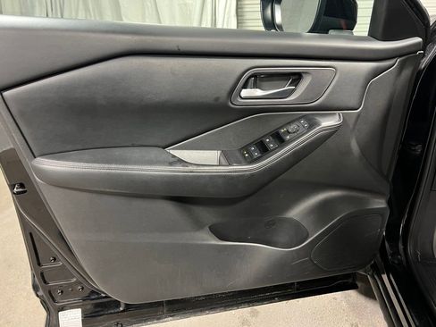 Used 2024 Nissan Rogue SV image 19