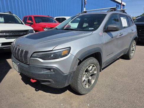 Used 2019 Jeep Cherokee Trailhawk image 3