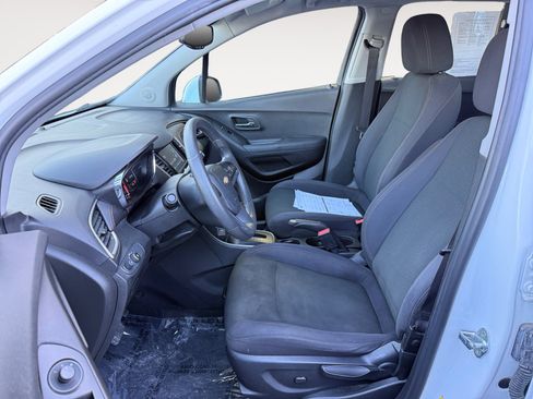 Used 2017 Chevrolet Trax LS FWD image 10