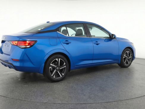 Used 2025 Nissan Sentra SV FWD image 9