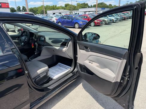 Used 2018 Hyundai Elantra SEL FWD image 9