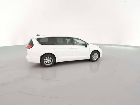 New 2026 Chrysler Pacifica Select image 13